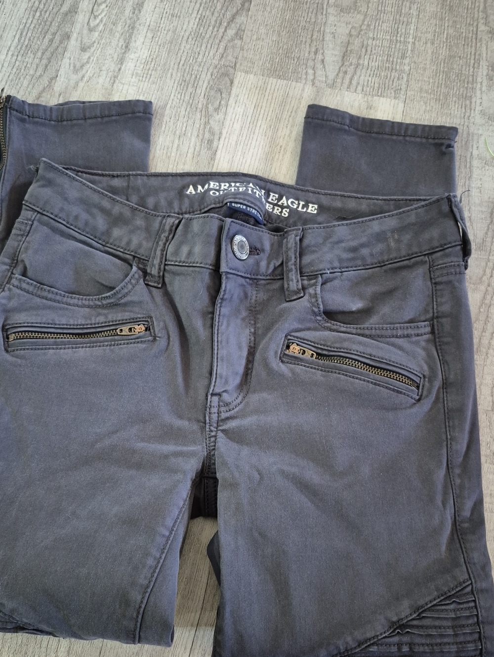 American Eagle Outfitters Women's Charcoal Skinny Jeans with Zip Pockets